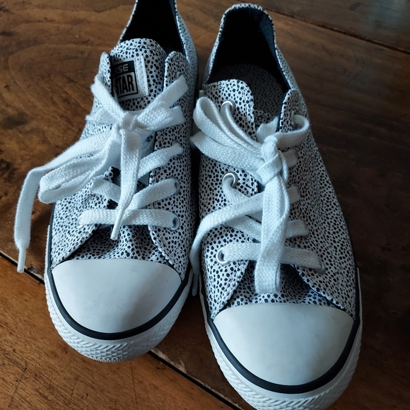 Converse brand sneakers - Picture 4 of 5